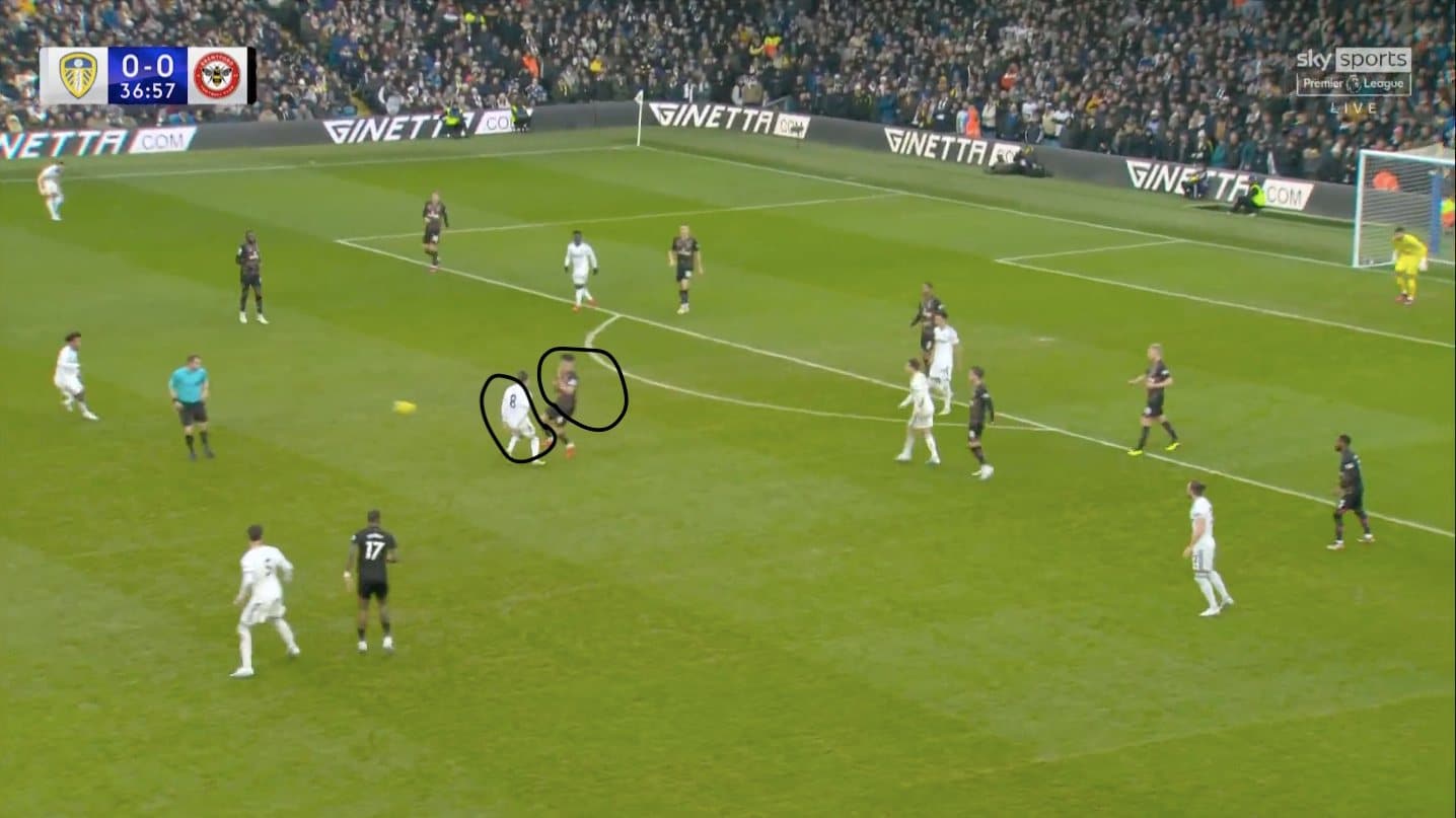 Screenshot of Leeds vs Brentford, showing the bloody ref in the way