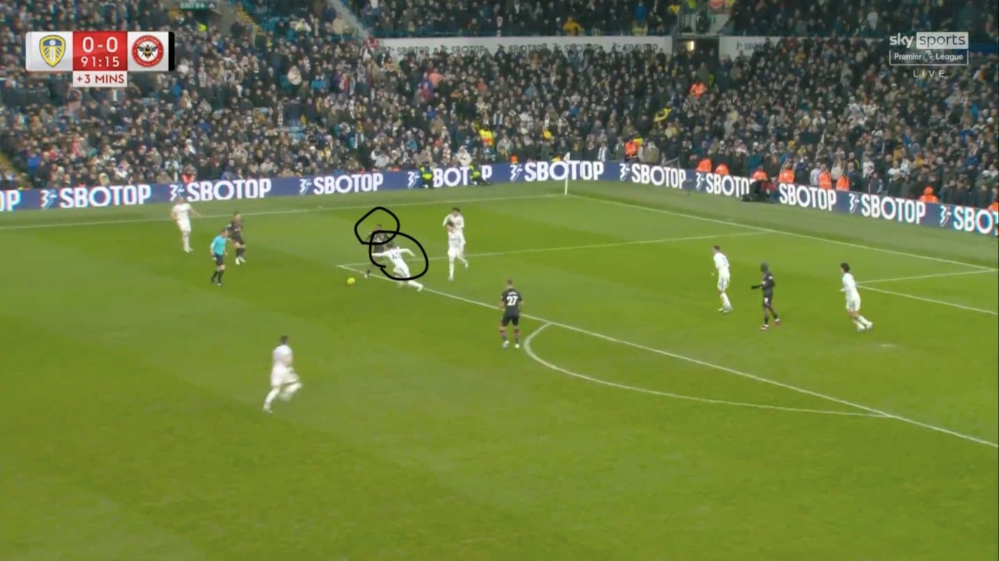 Screenshot of Leeds vs Brentford, showing the bloody ref in the way