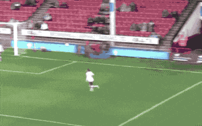 Rachel Daly scoring a very cool header for Aston Villa against Manchester United last week