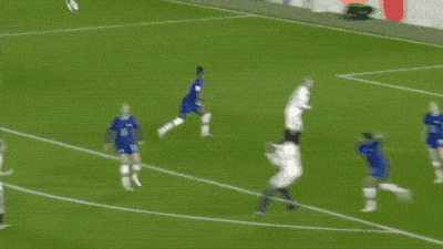A gif of Wendie Renard's chest pre-assist for Lyon's goal against Chelsea