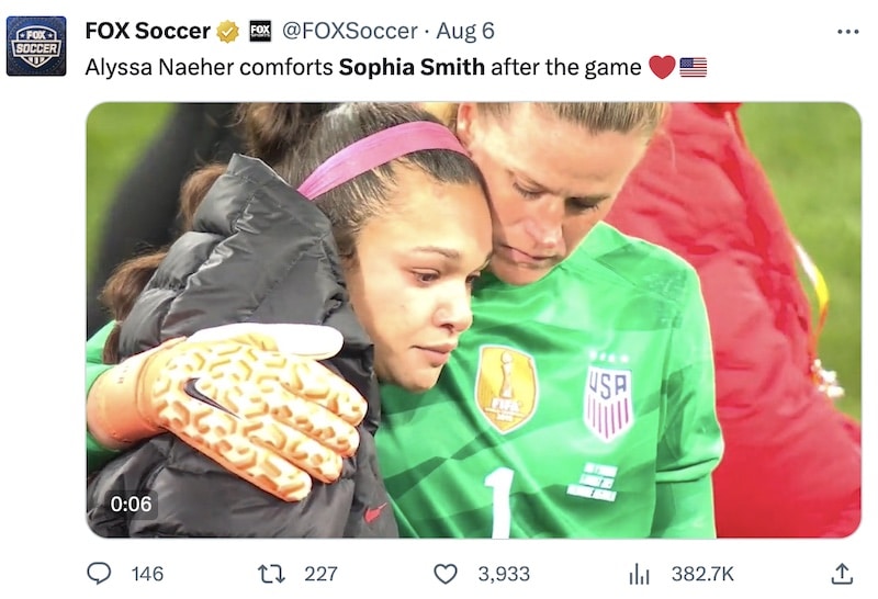 Alyssa Naeher gives young Sophia Smith a cuddle