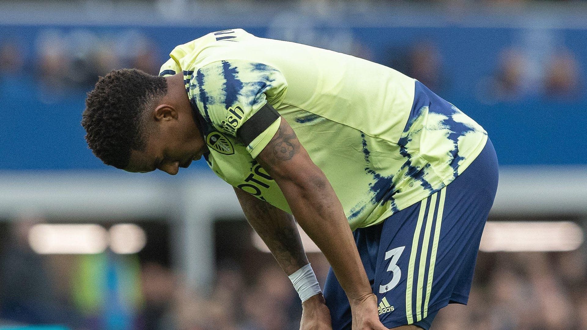 Junior Firpo leaning over with his hands on his knees at the end (I assume) of our defeat to Everton. He was actually good in this game which makes me think we have to lose for Firpo to play well and vice versa