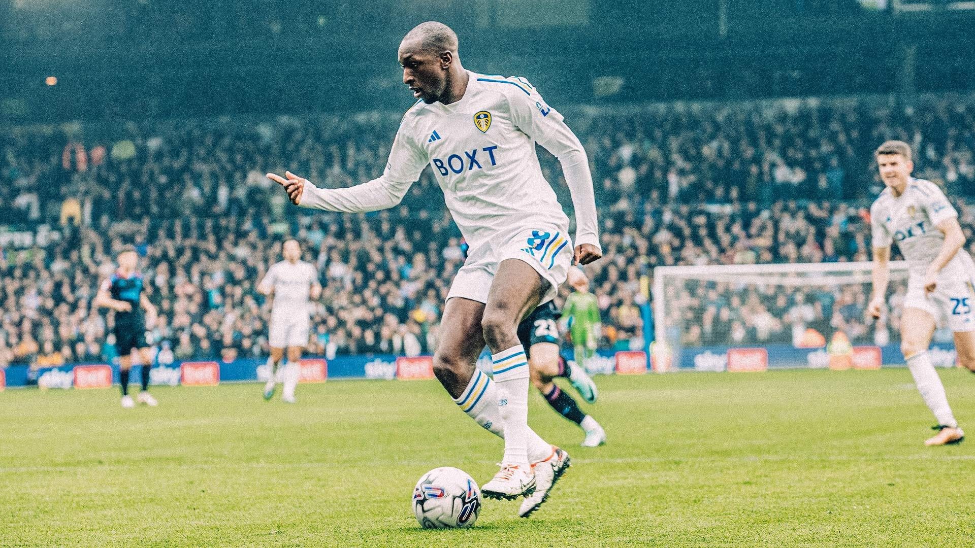 A photo of Glen Kamara playing for Leeds, serenely controlling a football at Elland Road because he's really good