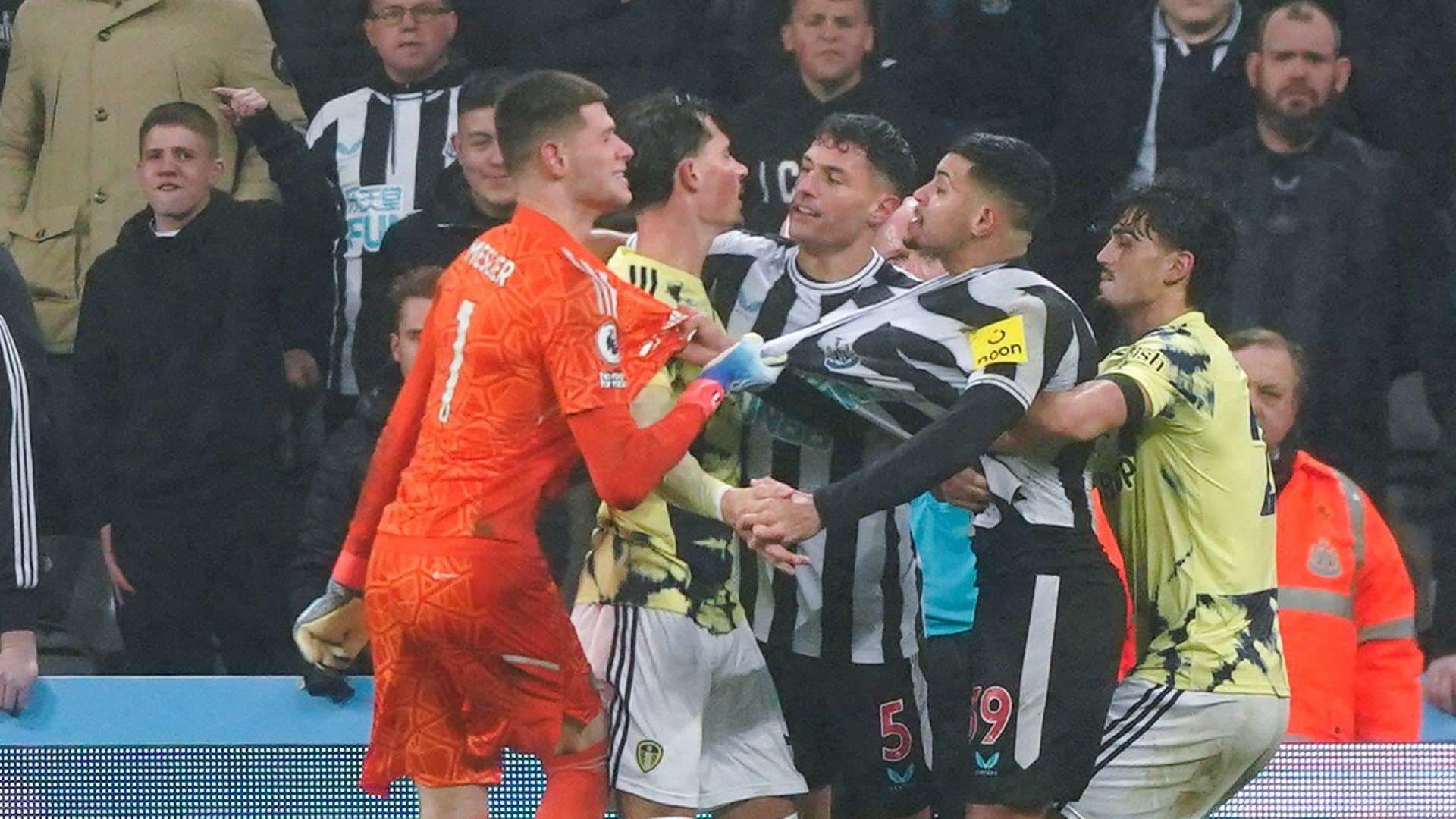 Leeds and Newcastle players having a good old scuffle in the rain, with Illan Meslier in the middle looking thoroughly unflapped