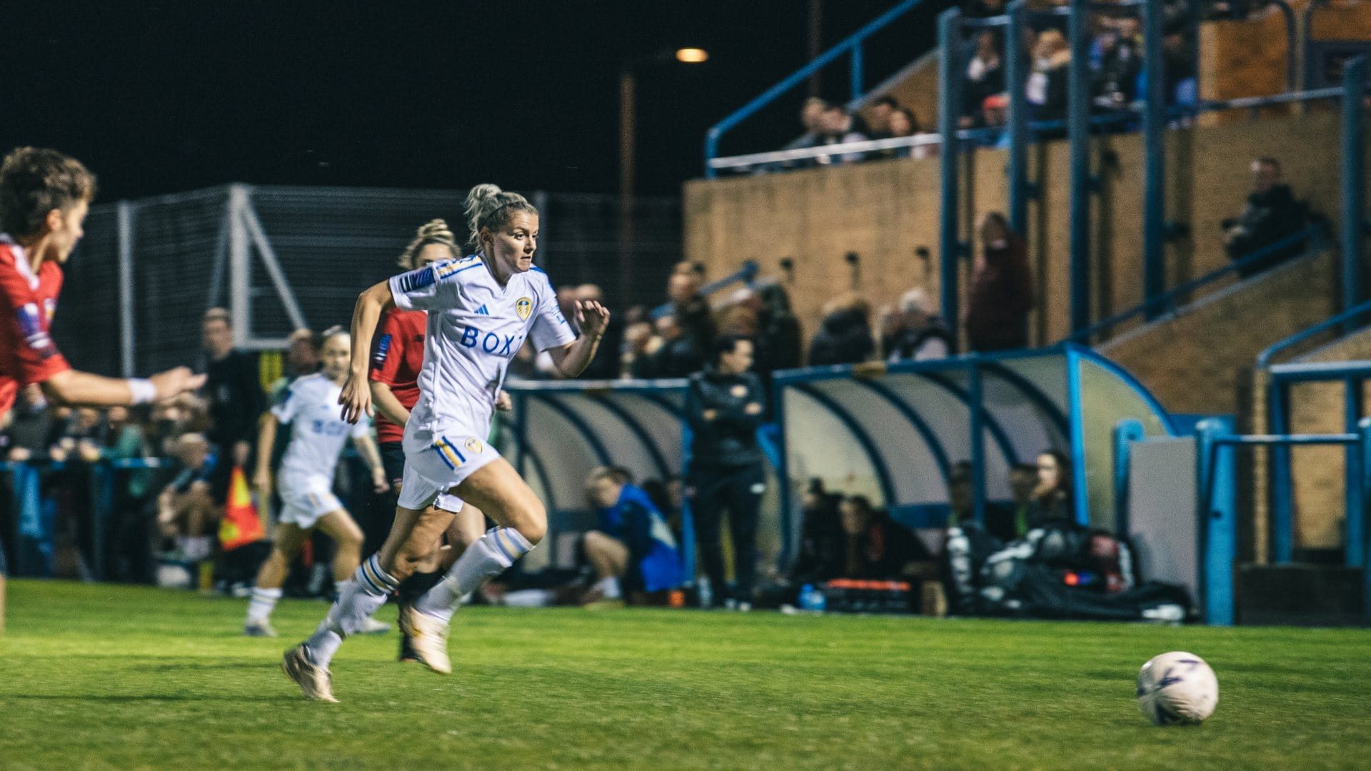 Sarah Danby on the ball for Leeds United Women against FCUM at Garforth