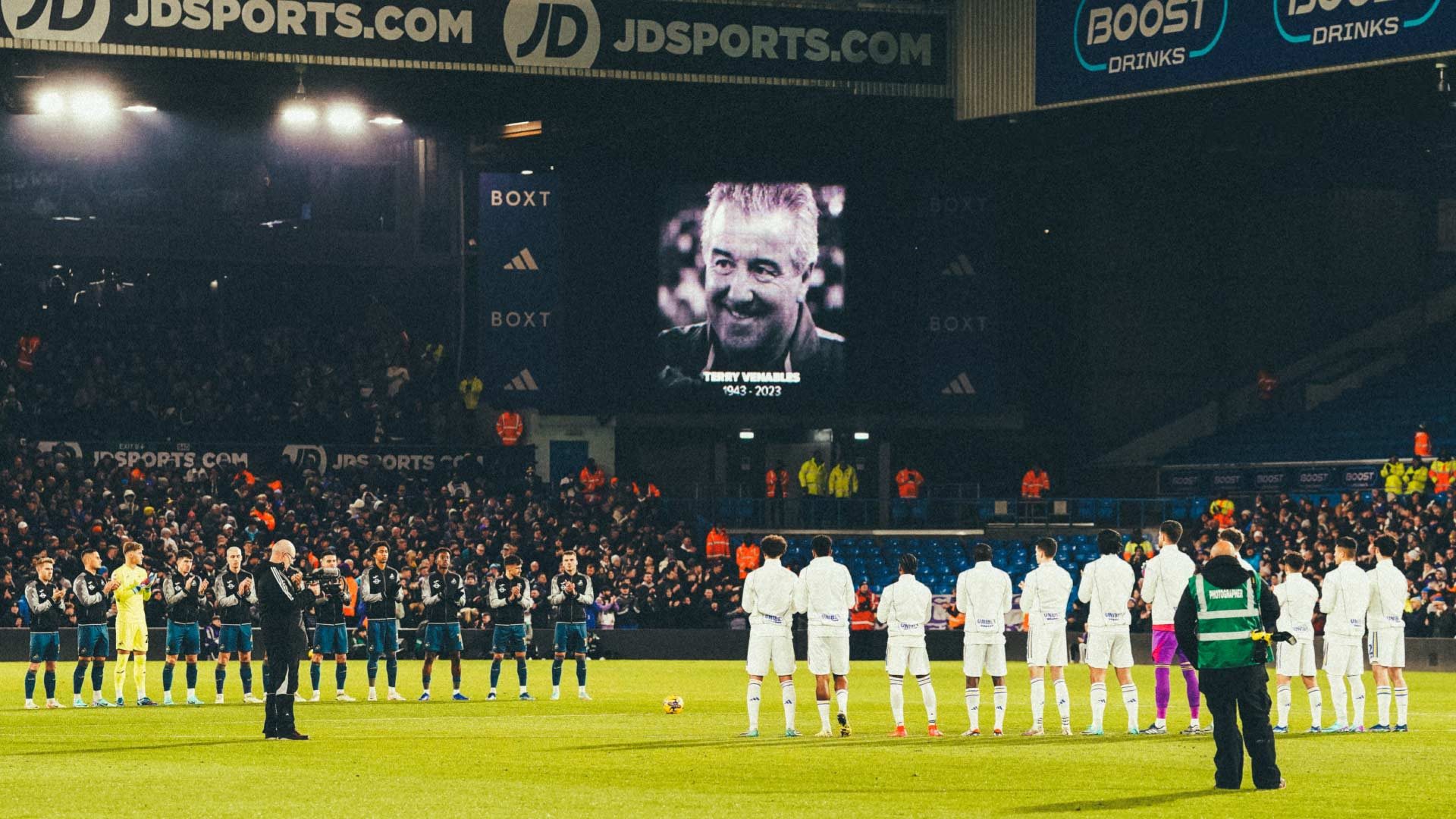 A photo of Leeds lining up for the minute's silence in memory of Terry Venables